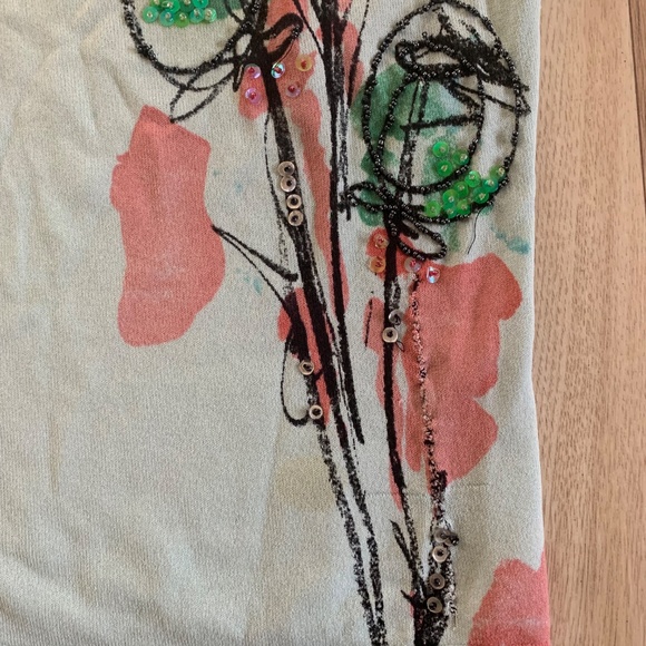 Artistic beaded light blue 3/4 sleeve top - Picture 7 of 9